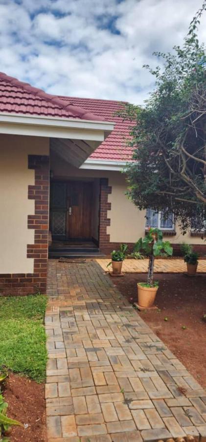 Lovely 3 Bed In Mount Pleasant - 2153 Harare Bagian luar foto